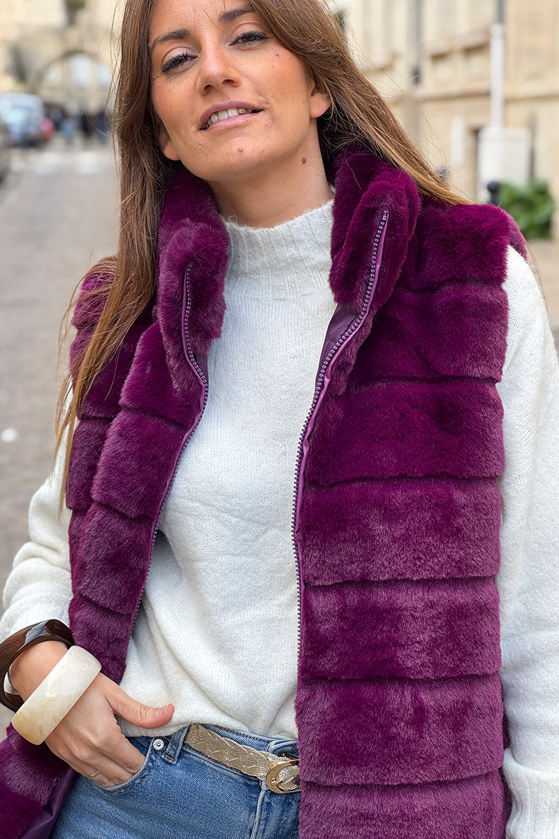 Veste sans manches fausse fourrure aubergine avec zip