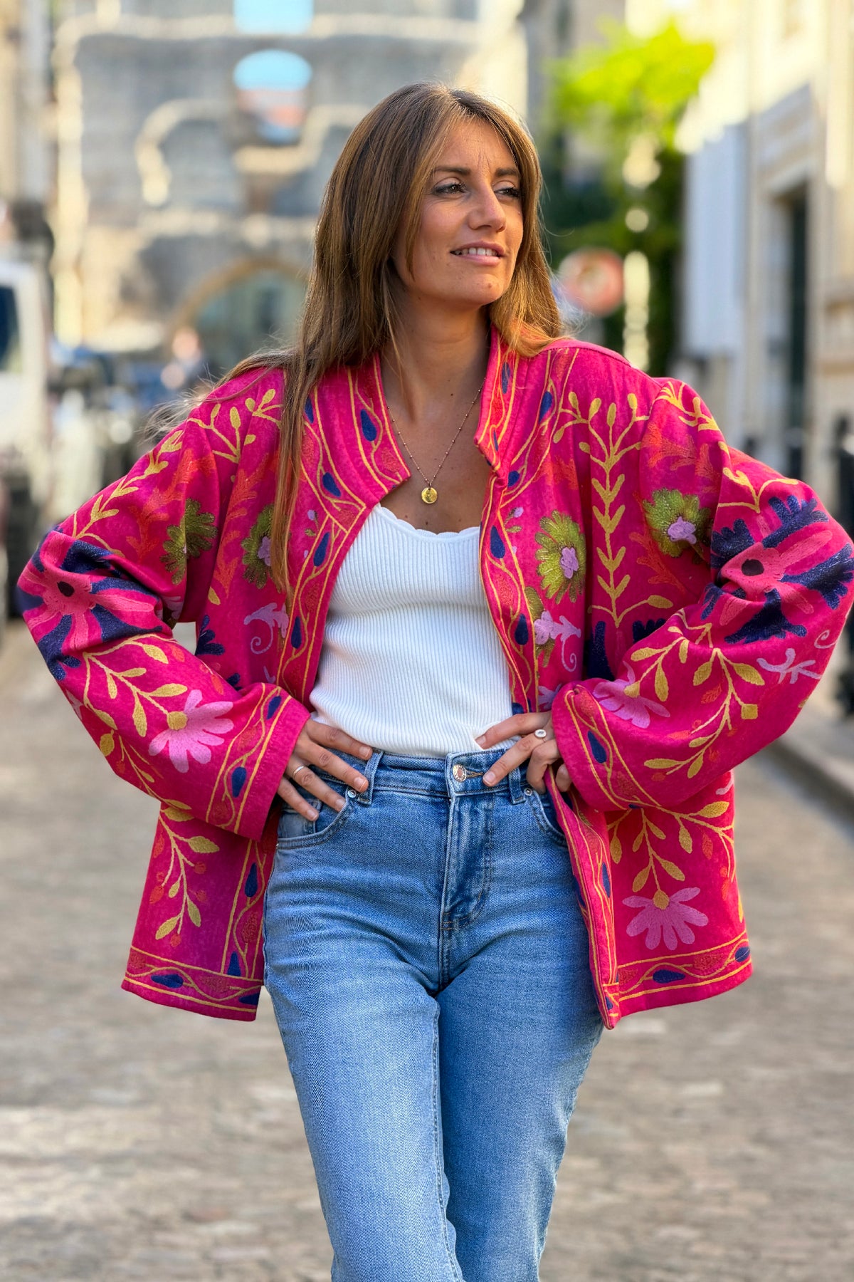 Veste souple en suédine fuchsia imprimé fleurs colorées effet broderie