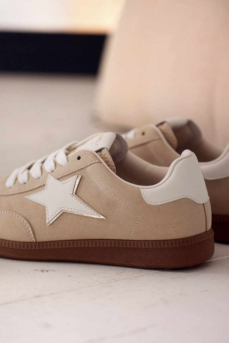 Zapatillas de ante beige con estrella de piel sintética blanca