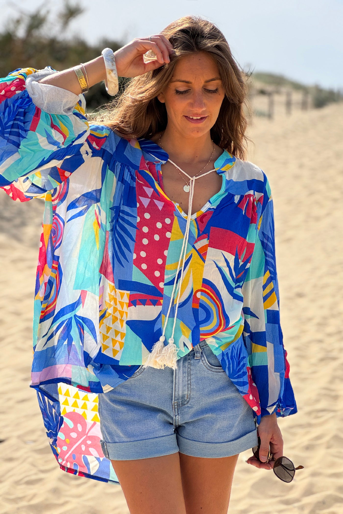 Blouse fluide imprimé graphique bleu roi manches bouffantes