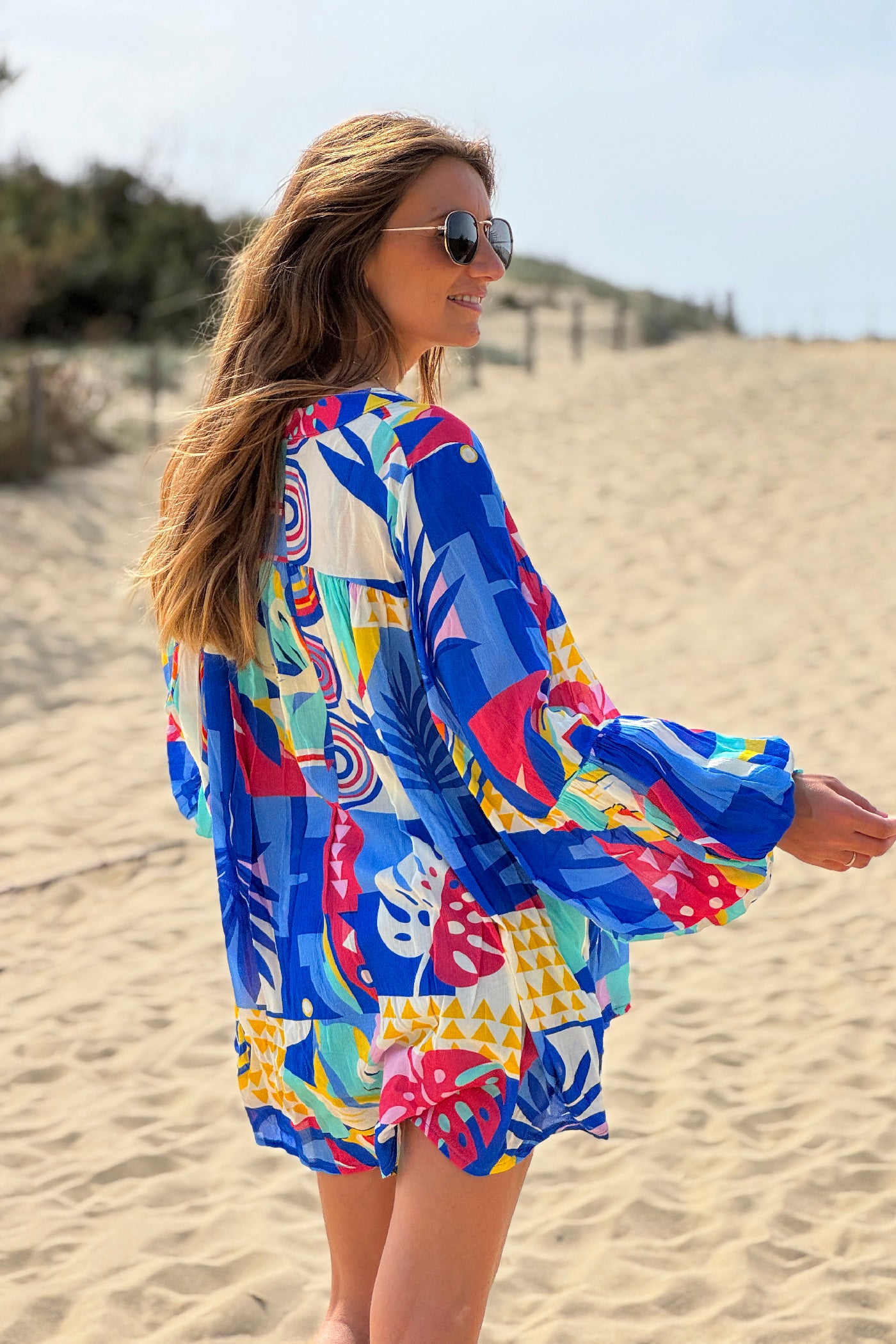 Blouse fluide imprimé graphique bleu roi manches bouffantes