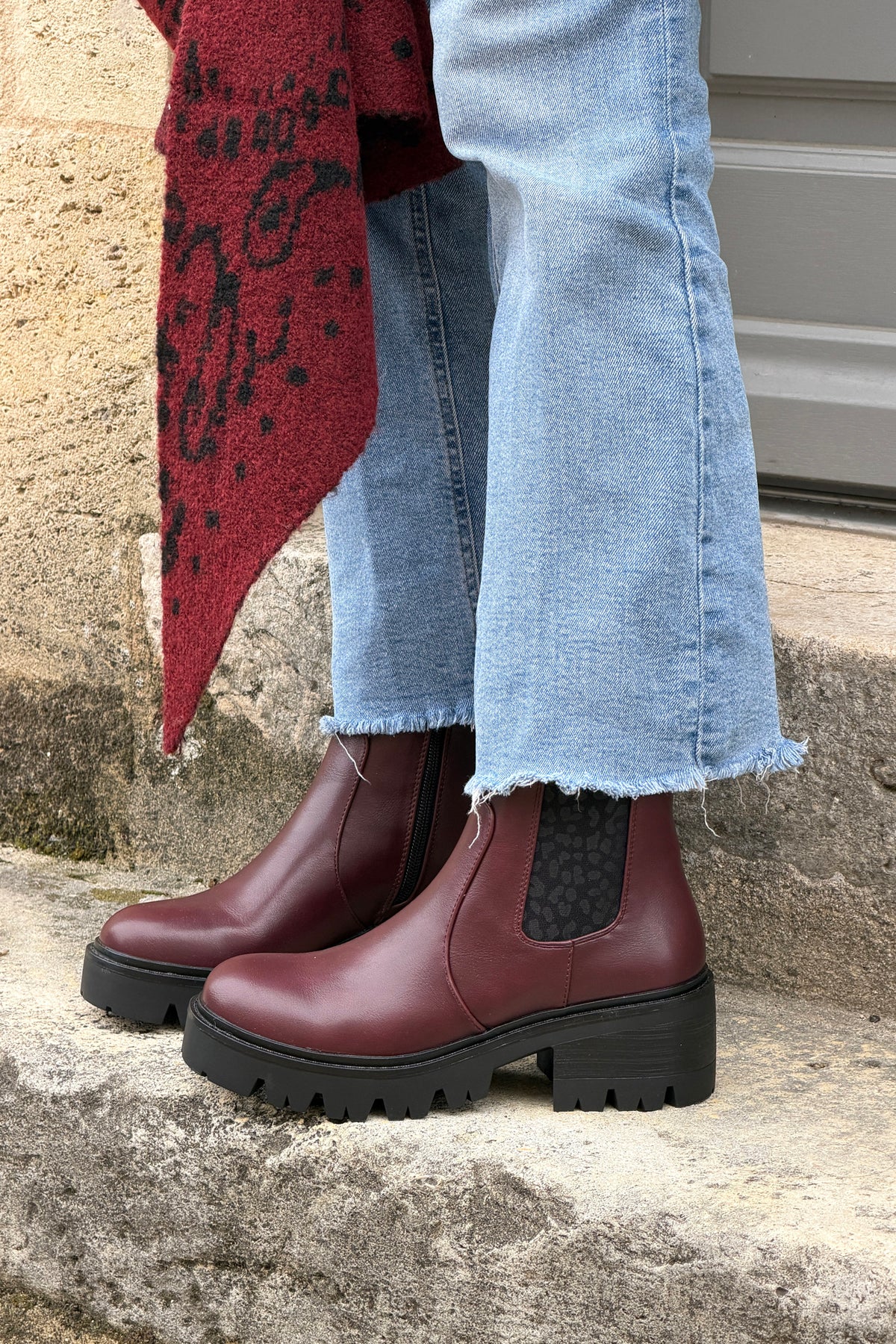 Boots chelsea bordeaux aubergine en simili cuir détail léopard à talons crantés