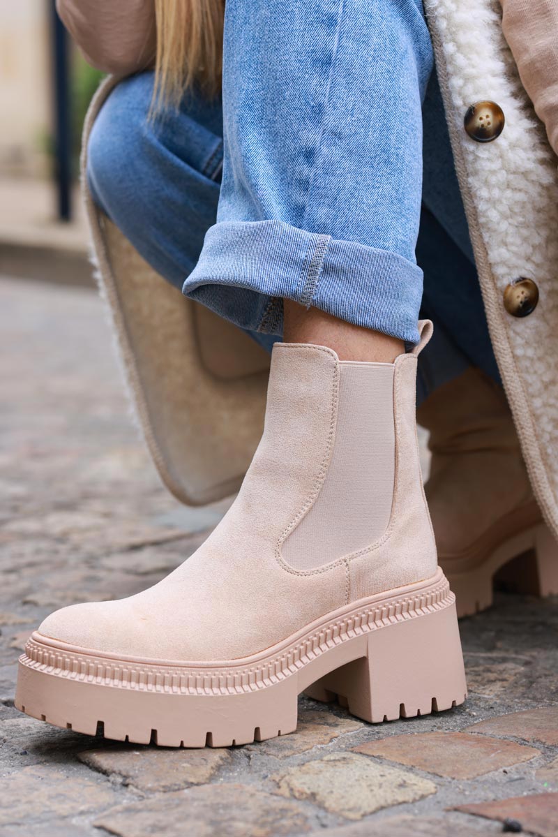Botines Chelsea de ante beige con tacón de muesca