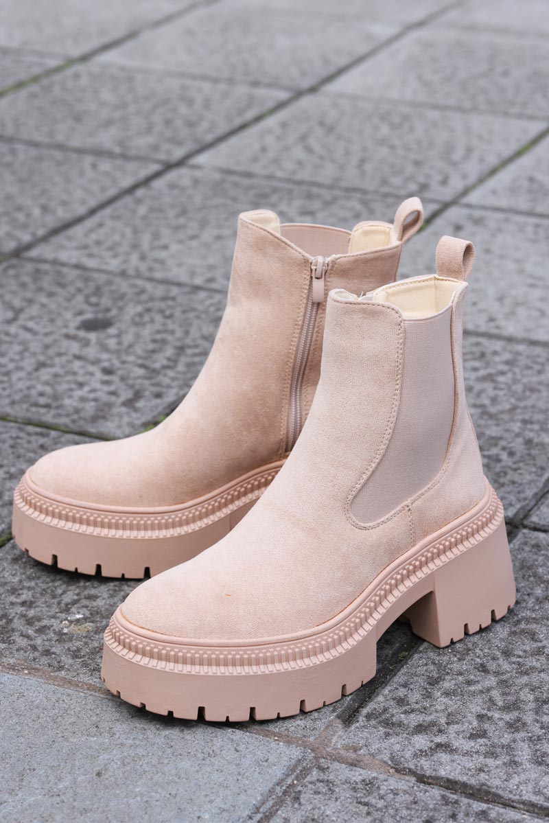 Botines Chelsea de ante beige con tacón de muesca
