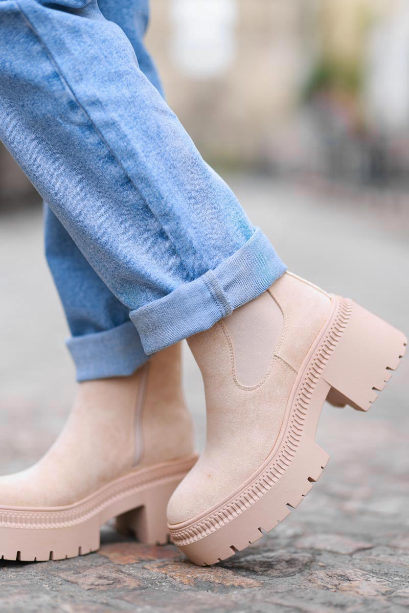 Botines Chelsea de ante beige con tacón de muesca