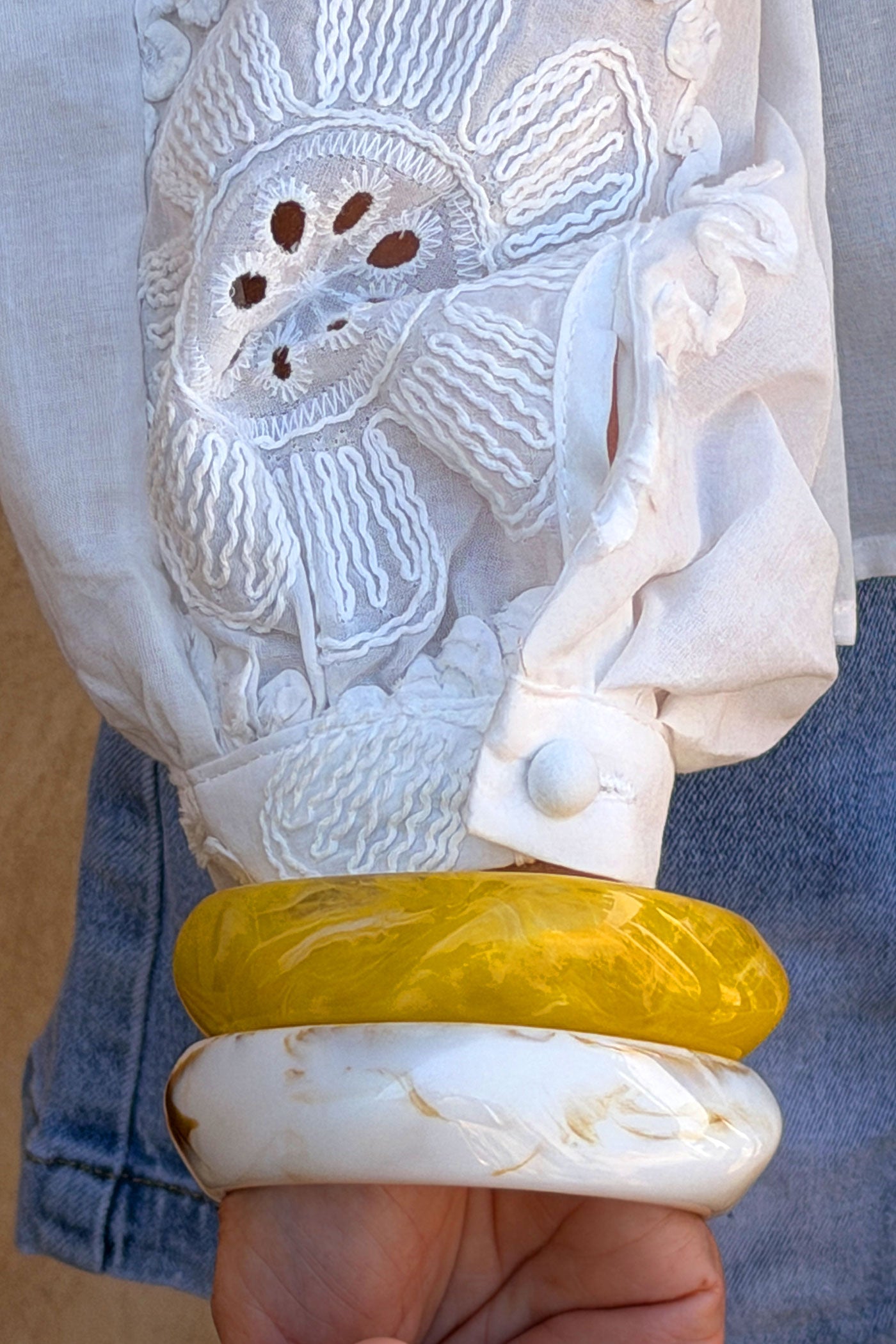 Bracelet jonc en résine marbré jaune