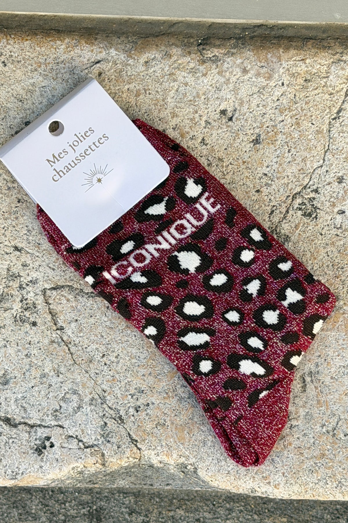 Chaussettes brillantes dorées aubergine motif léopard message Iconique