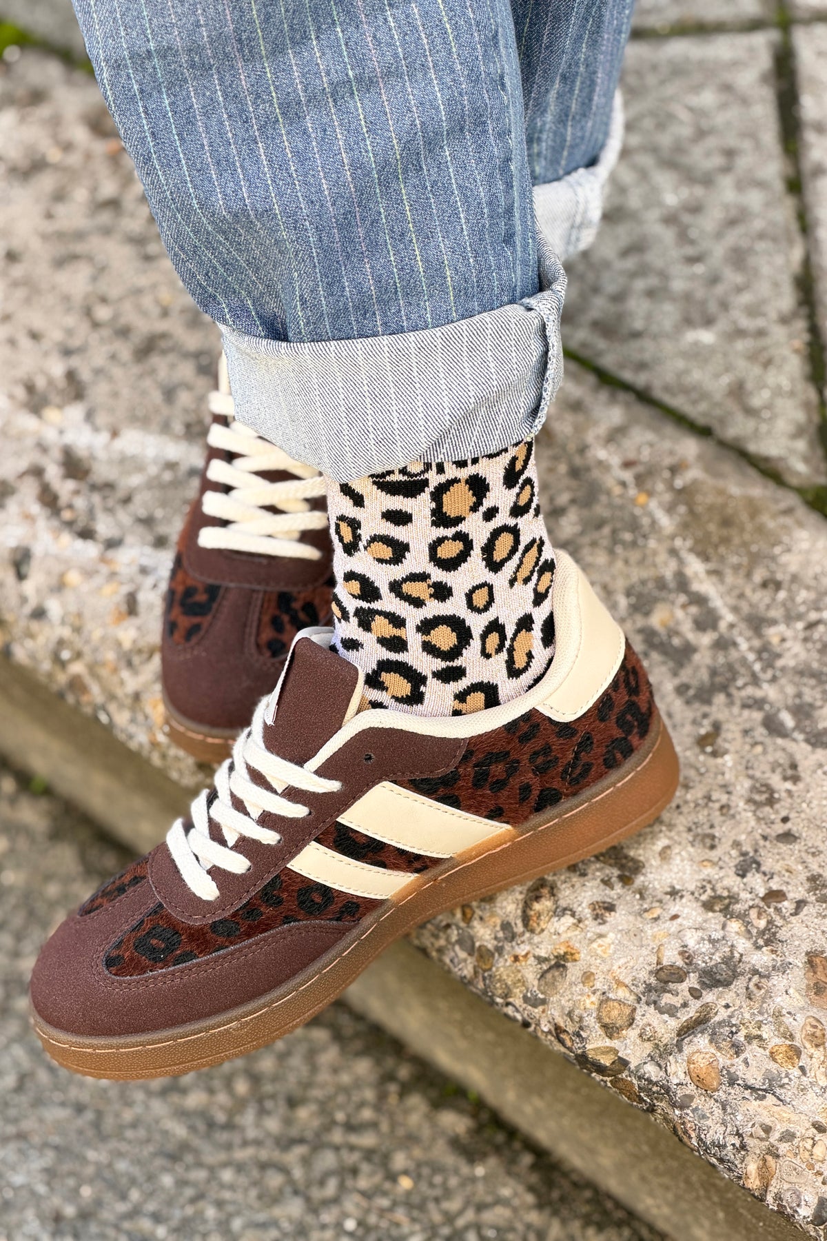 Chaussettes brillantes dorées beige motif léopard message Iconique