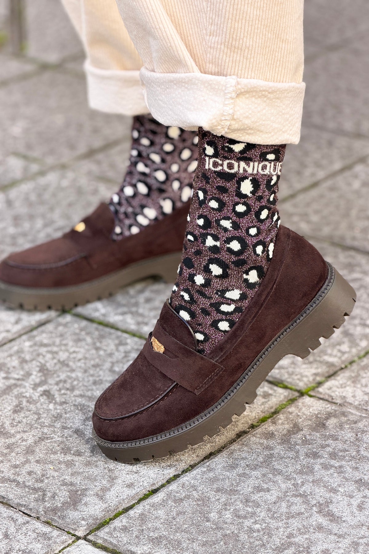Chaussettes brillantes dorées marron motif léopard message Iconique