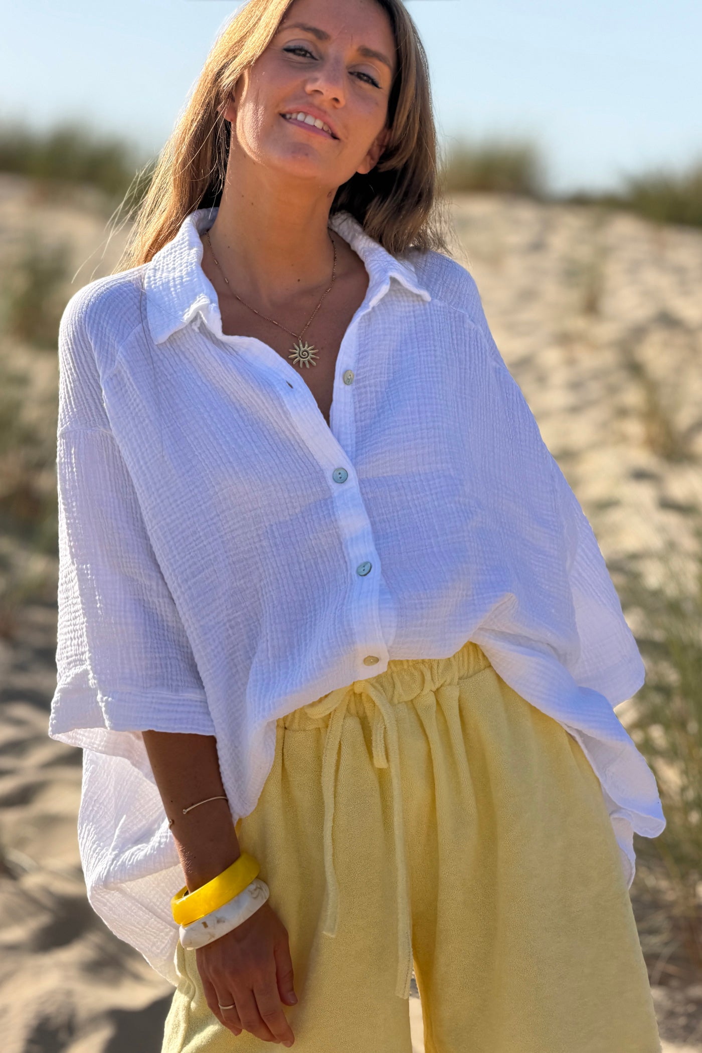 Chemise blanche en gaze de coton à manches courtes Iconic multicolore en bouclettes