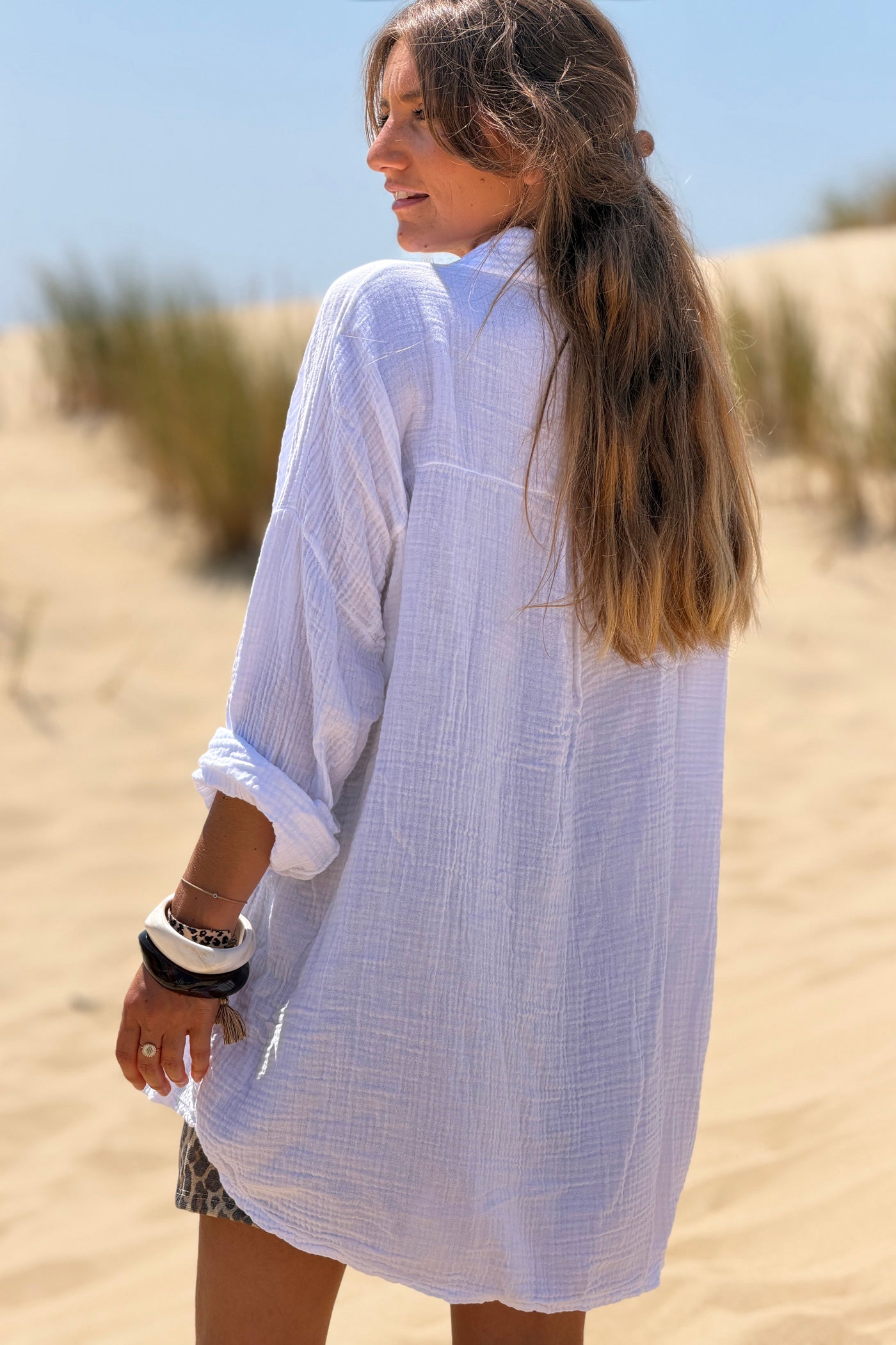 Chemise blanche en gaze de coton large avec poche
