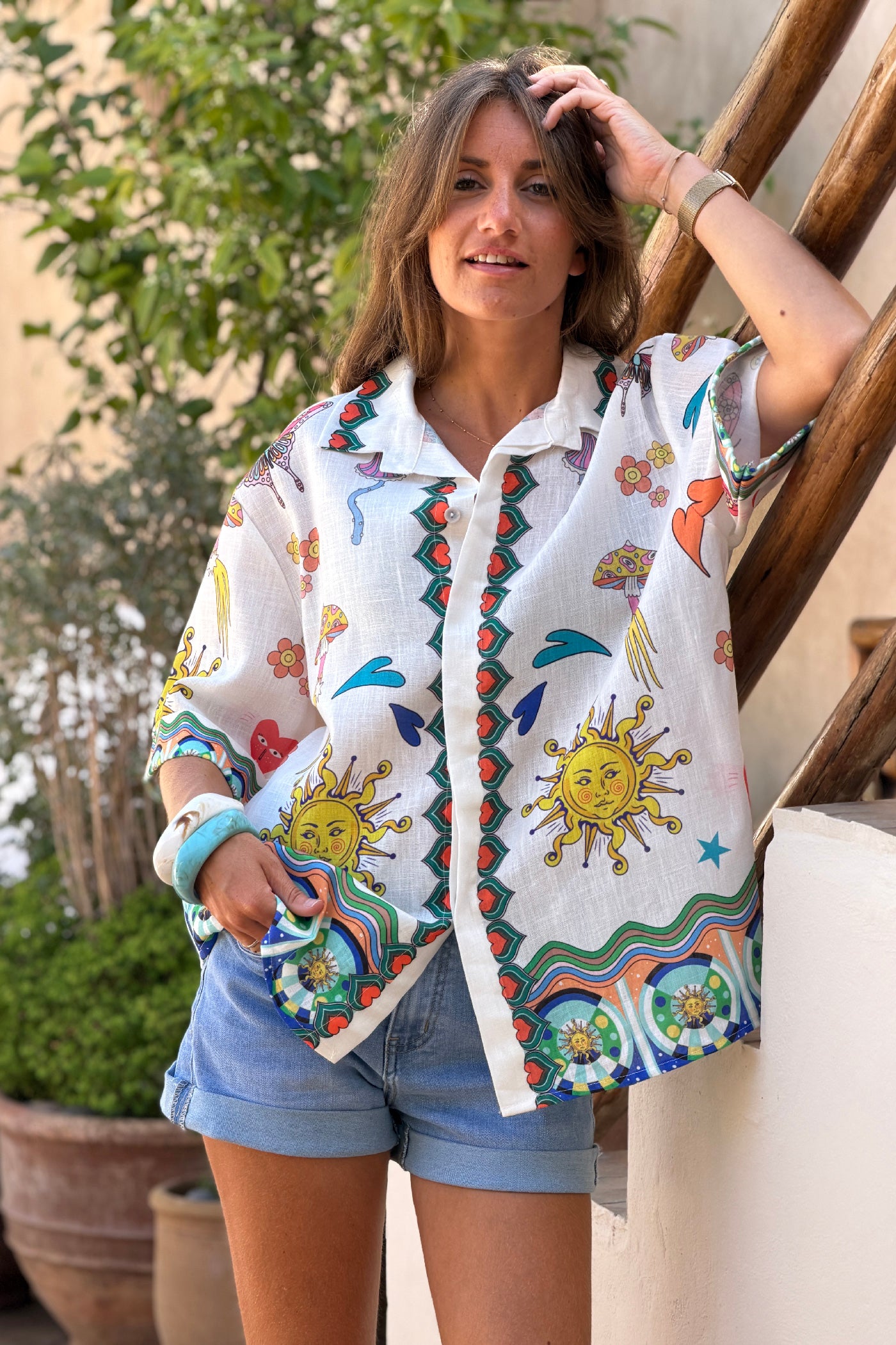 Chemise blanche imprime symboles colores