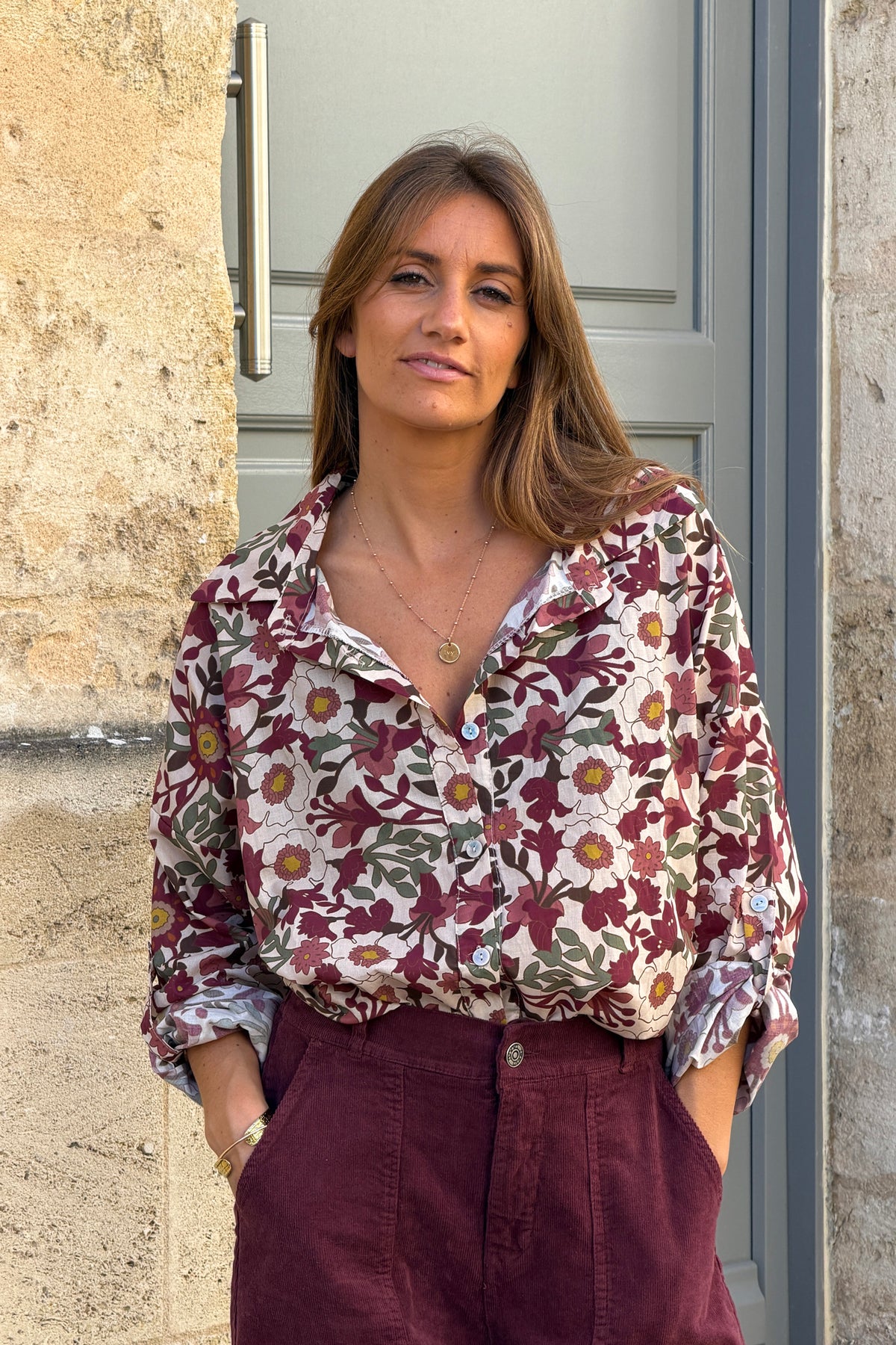 Chemise en coton motifs fleurs aubergine