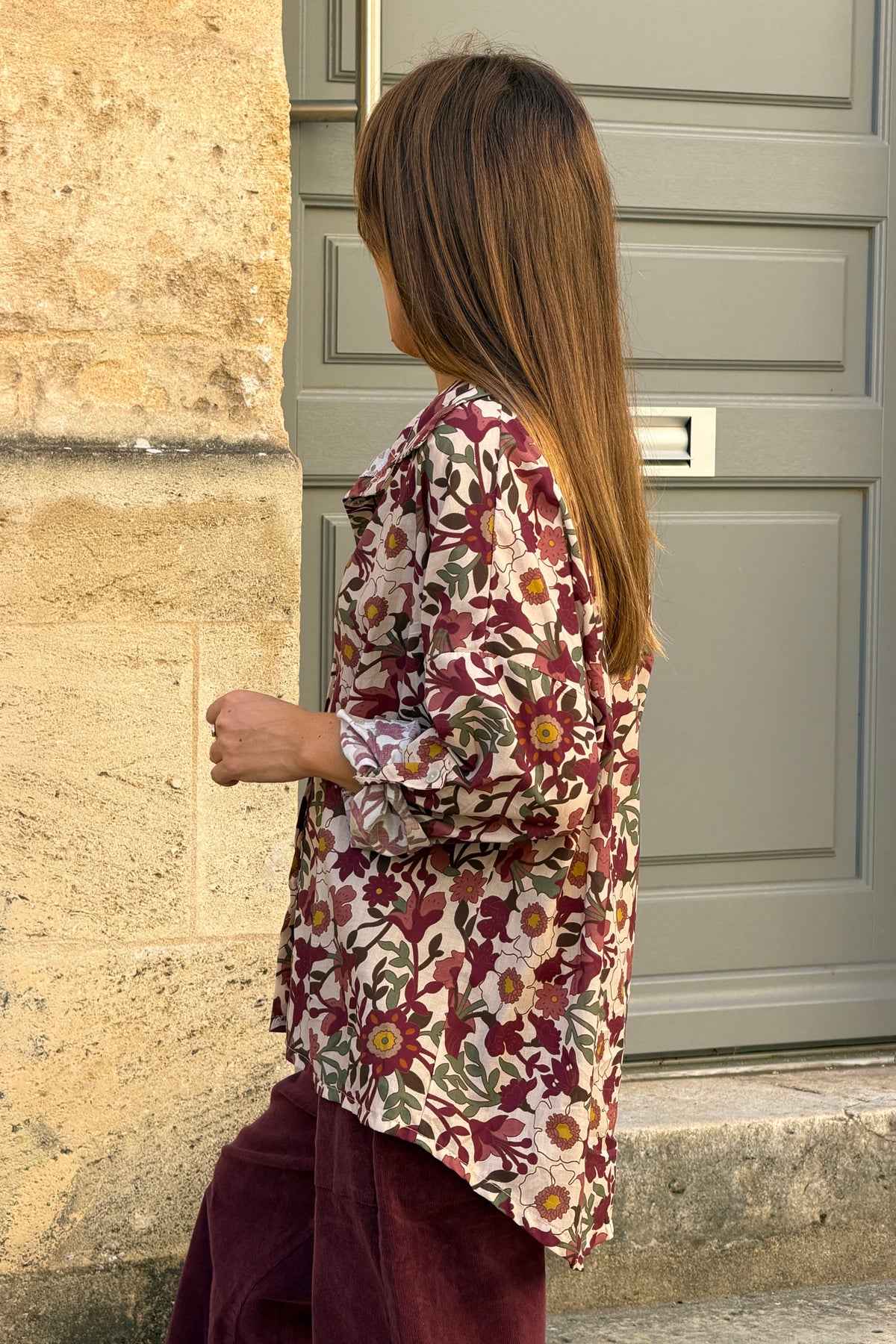 Chemise en coton motifs fleurs aubergine
