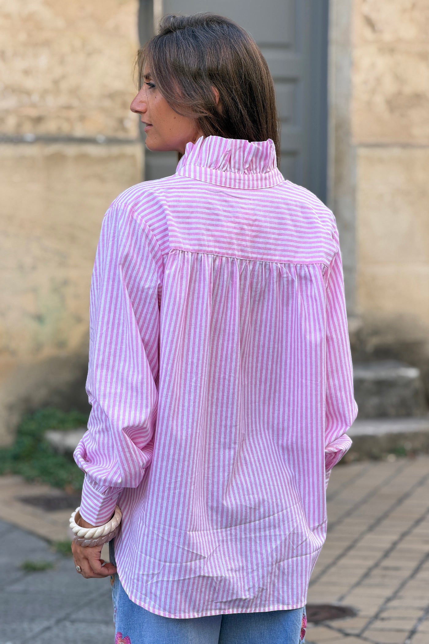 Chemise en coton rayures roses col victorien froufrous