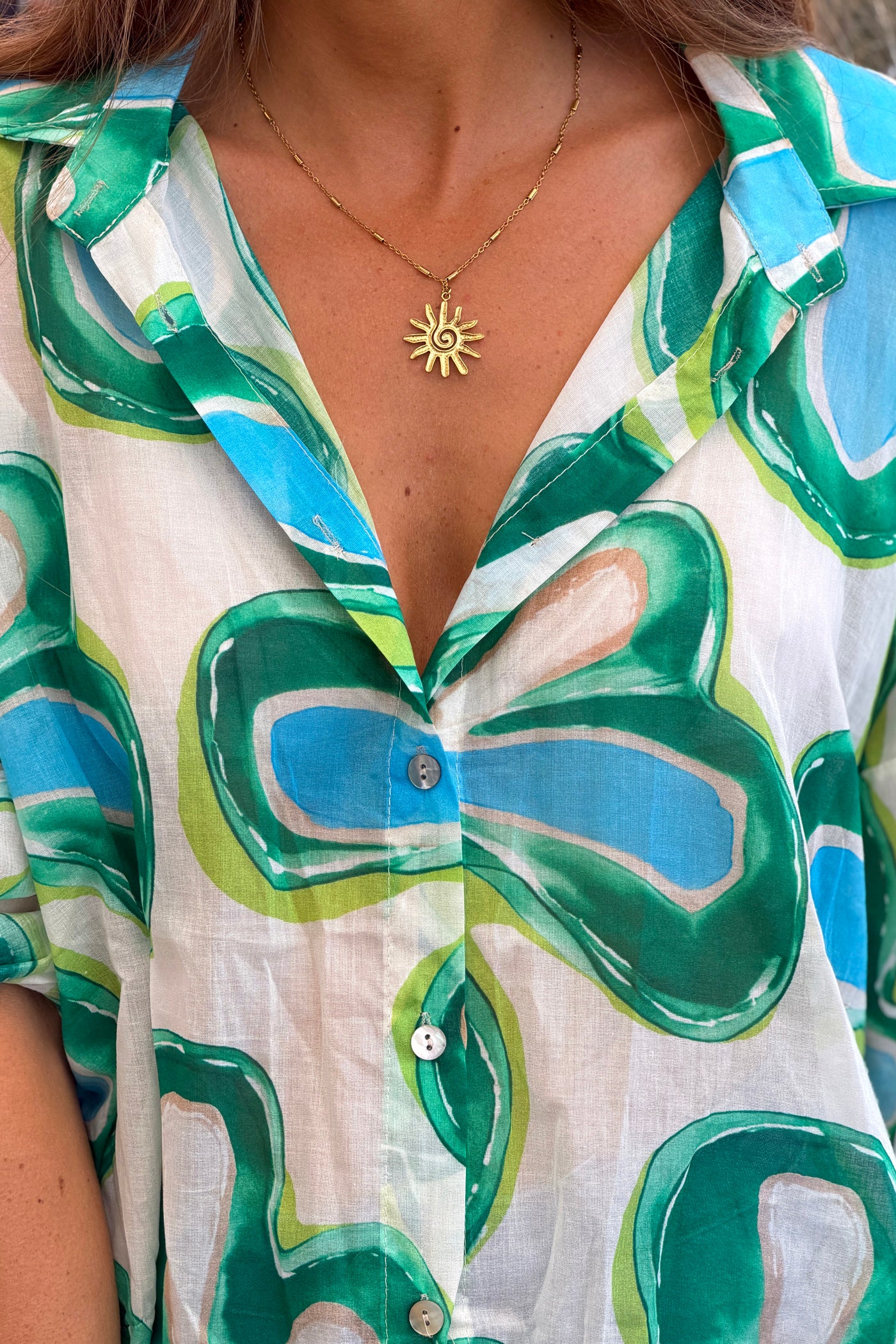 Chemise légère en coton imprimé fleurs seventies vertes