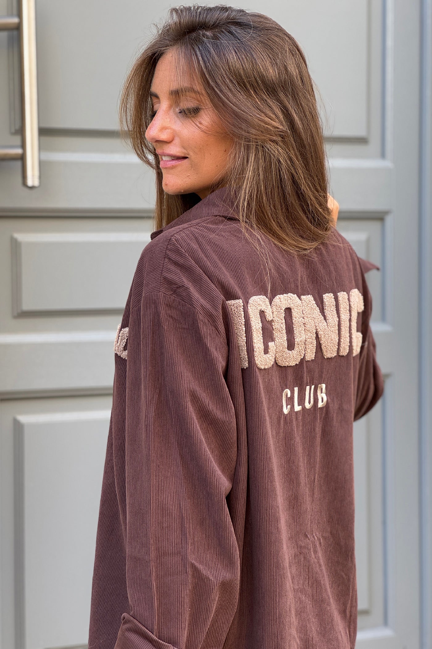 Chemise loose en velours côtelé marron broderie Iconic taupe