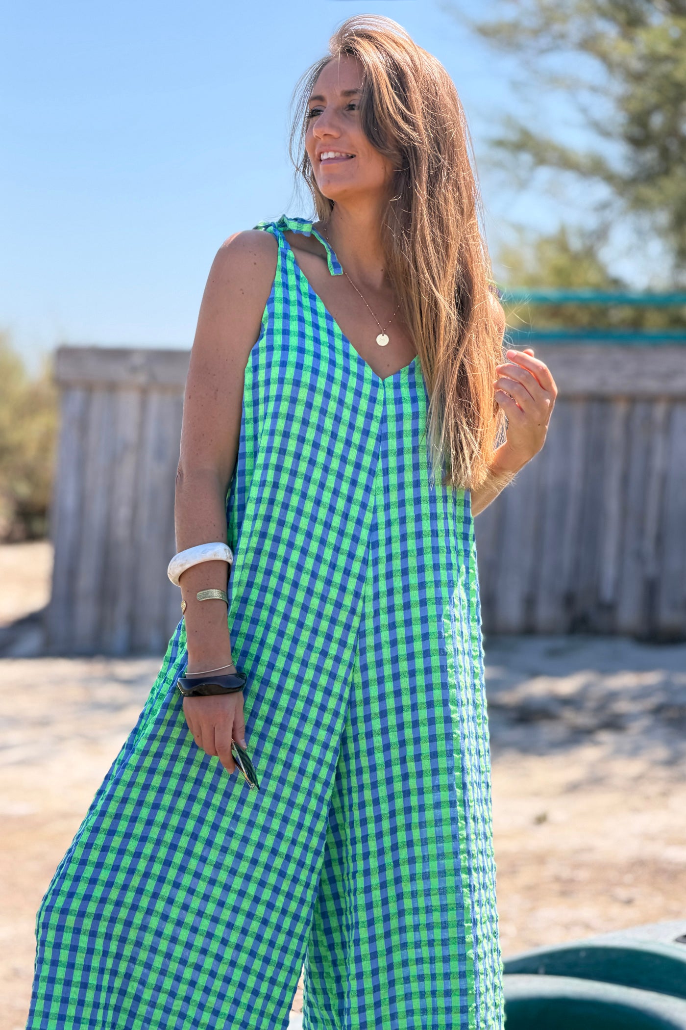 Combi pantalon à carreaux verts et bleus effet texturé bretelles nœuds
