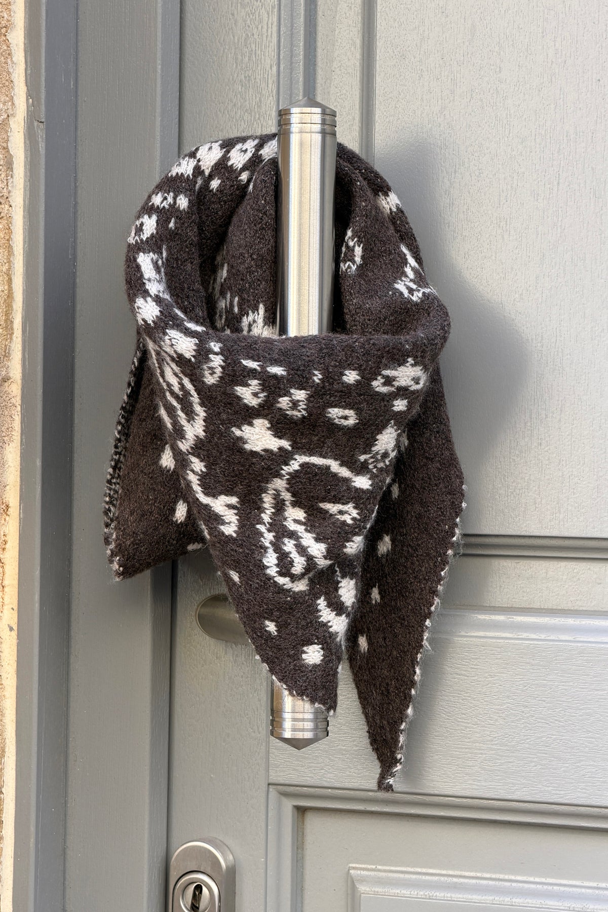 Echarpe foulard en maille marron motif bandana