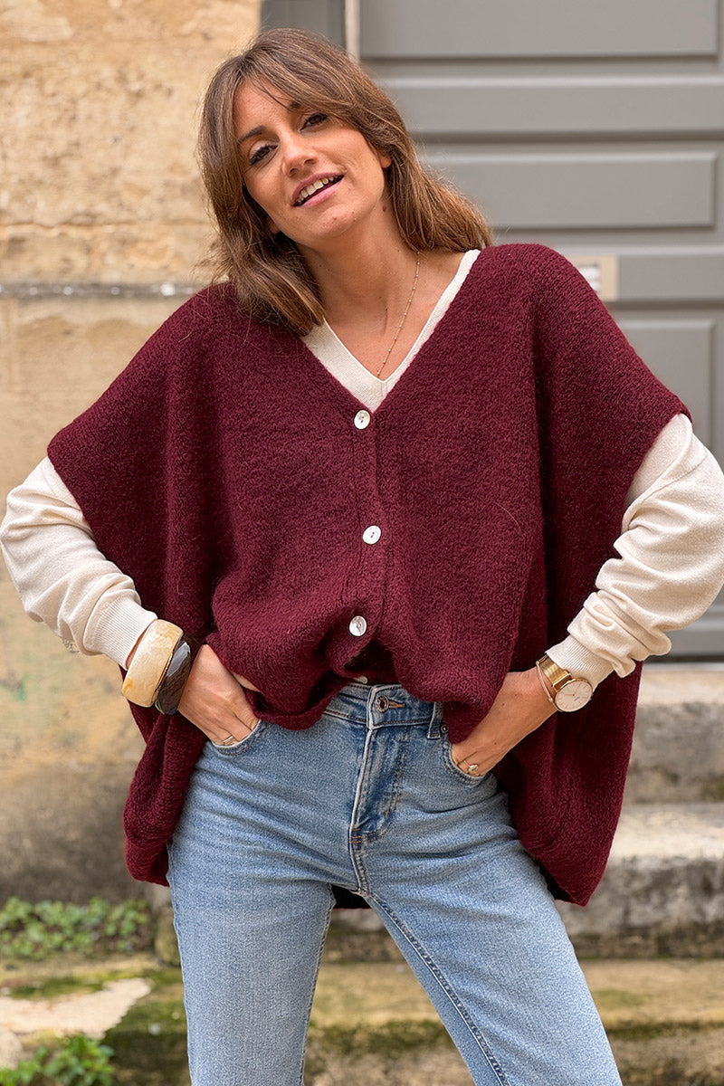 Gilet large et loose aubergine sans manches en maille kid mohair avec boutons nacrés
