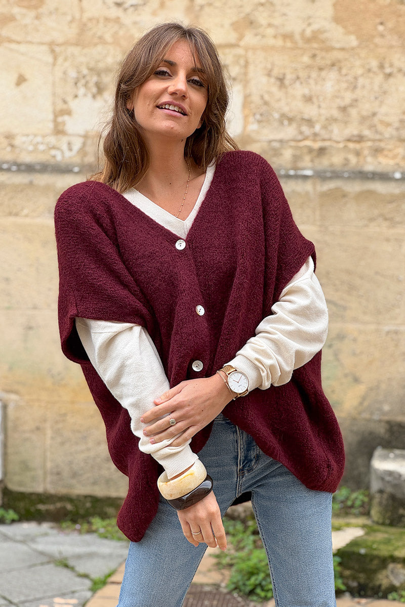 Gilet large et loose aubergine sans manches en maille kid mohair avec boutons nacrés