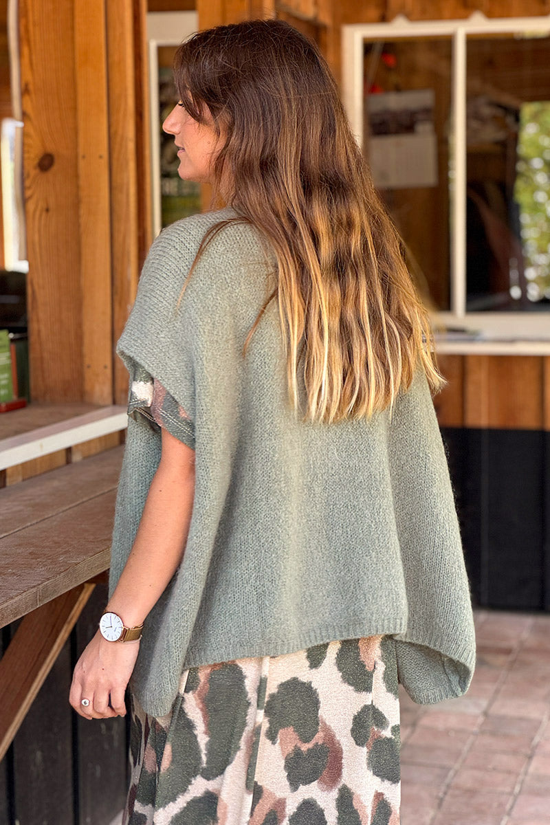 Gilet large et loose kaki sans manches en maille kid mohair boutons nacrés