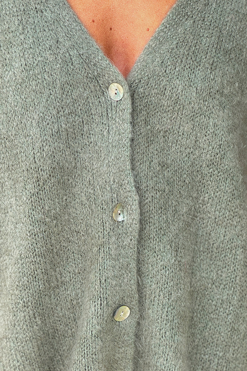 Gilet large et loose kaki sans manches en maille kid mohair boutons nacrés