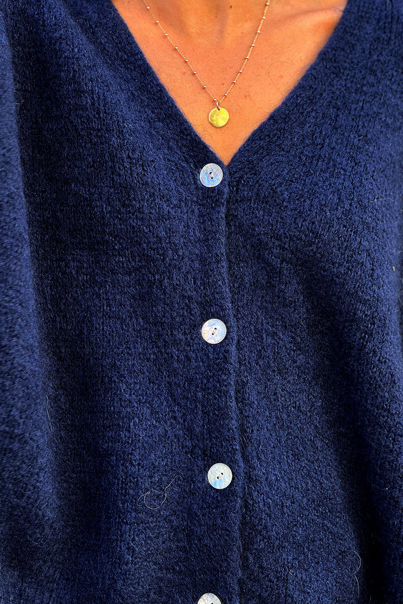 Gilet large et loose bleu marine sans manches en maille kid mohair boutons nacrés