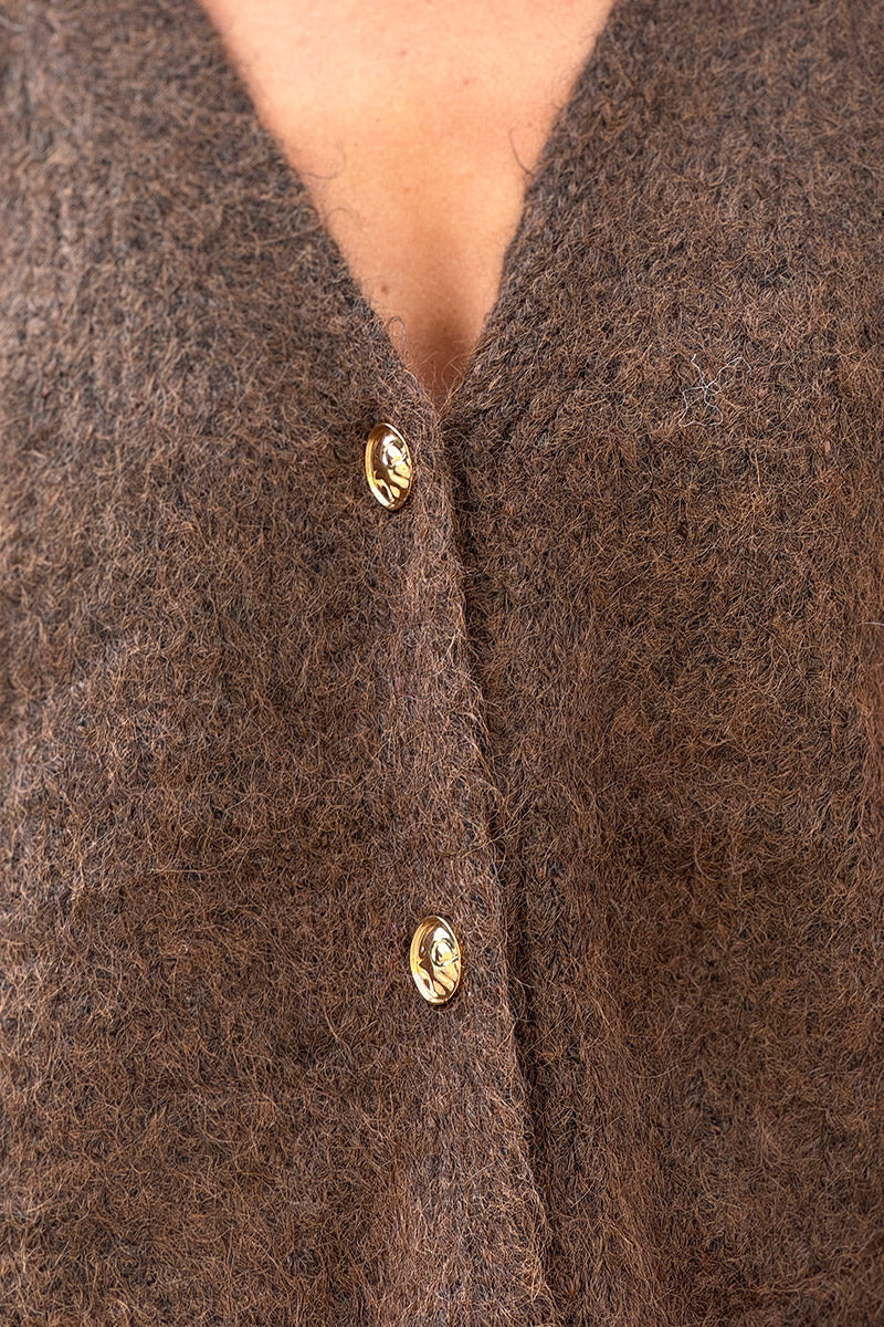 Gilet marron en maille moelleuse manches larges bouffantes rayées orange boutons relief gold