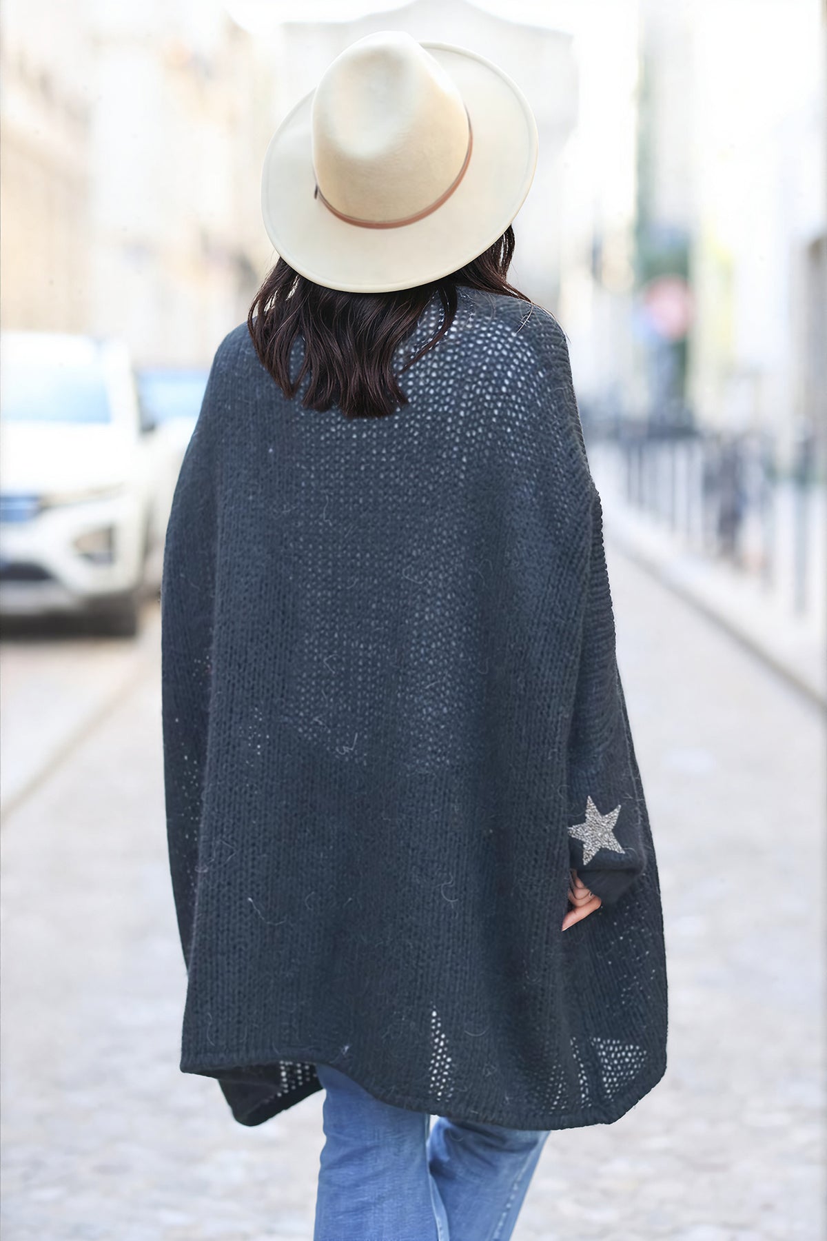 Gilet noir mi-long grosses mailles étoile strass manches