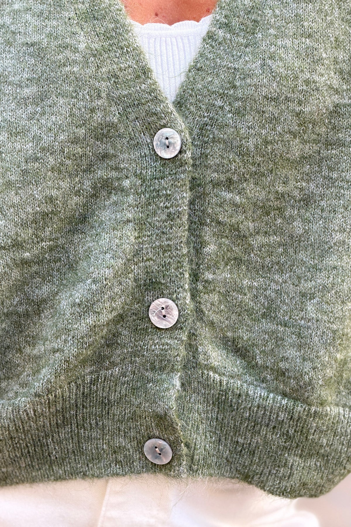 Gilet sans manches kaki coupe loose en maille chinée boutons nacrés