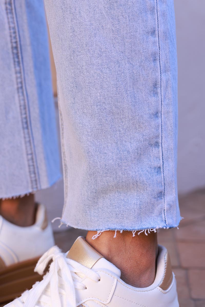 Jean délavage clair coupe droite détail cropped