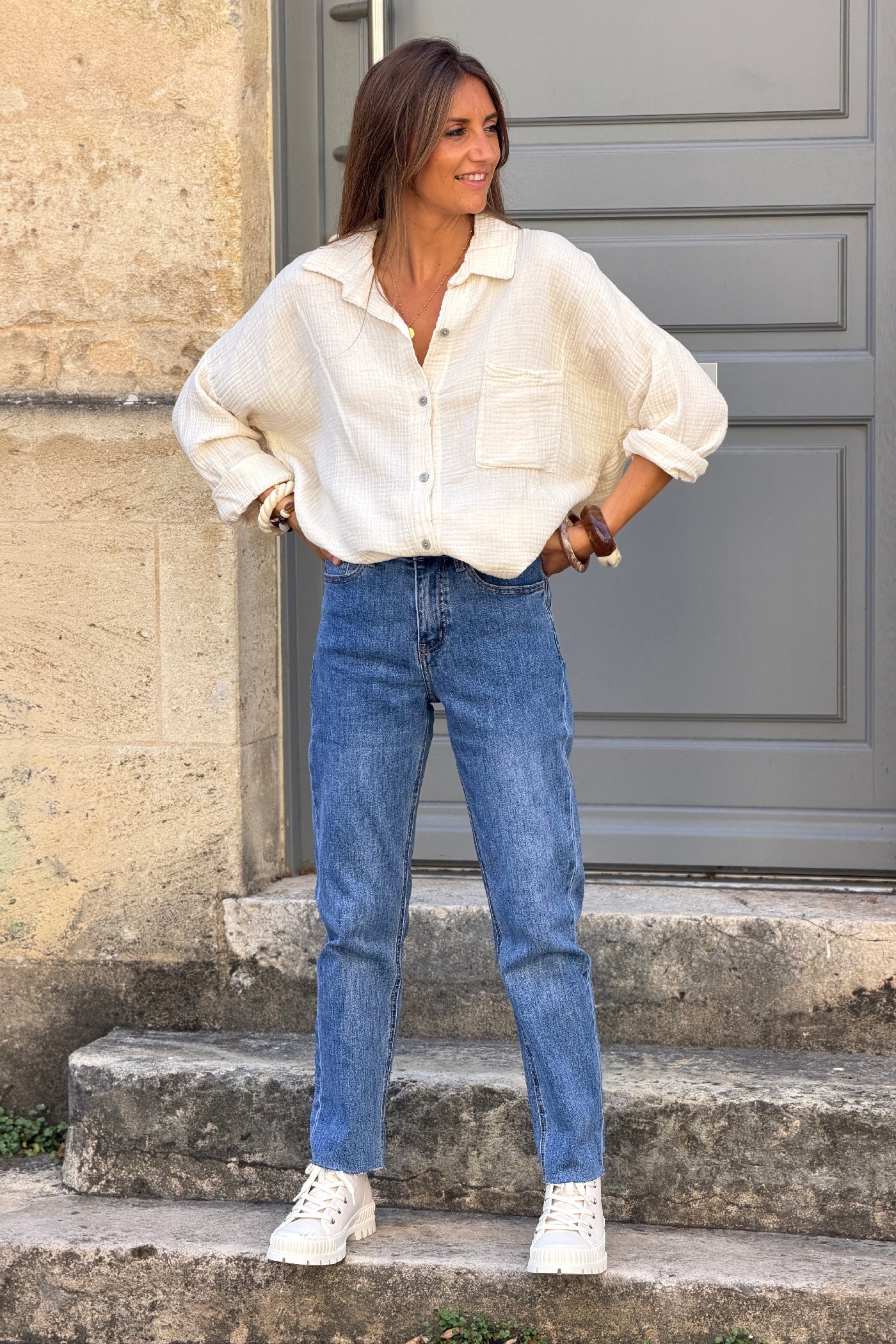 Jean délavé moyen coupe droite détail cropped