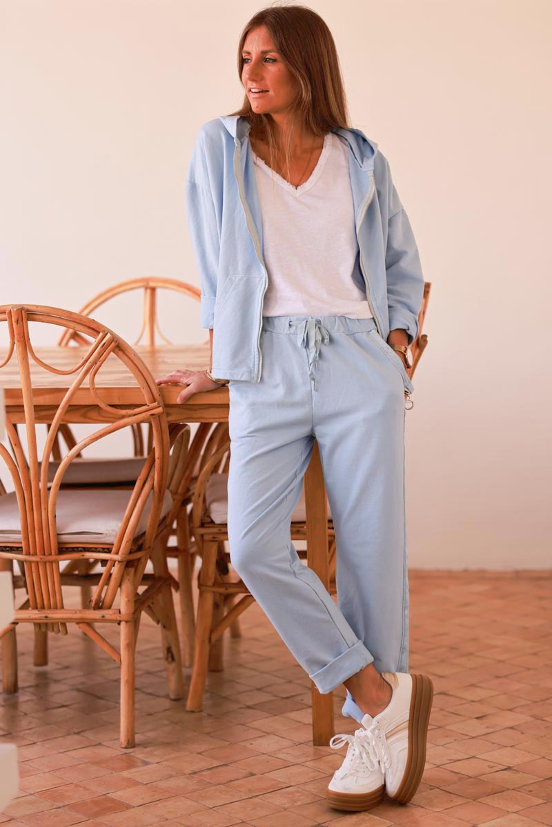 Pantalón de jogging cómodo azul cielo con cinturilla elástica y ribete de cinta de raso.