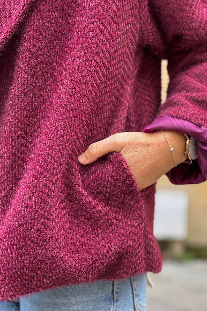 Manteau aubergine court doux en maille chenille