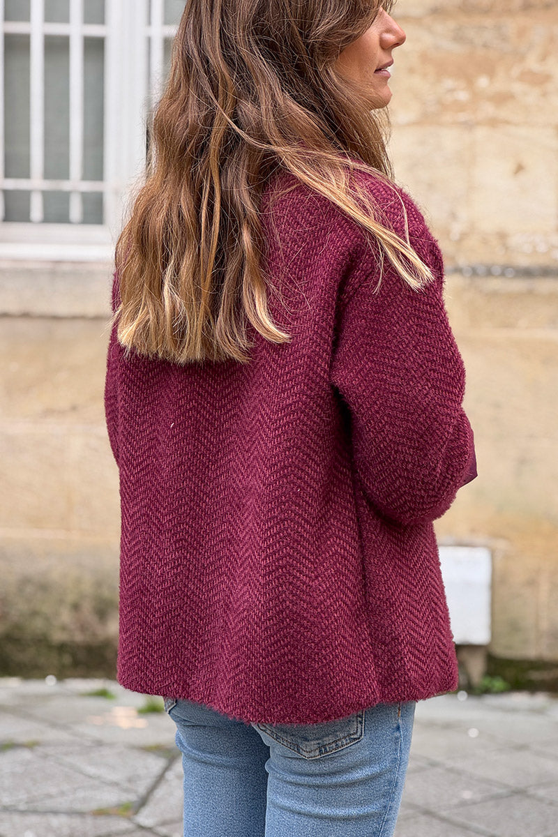 Manteau aubergine court doux en maille chenille