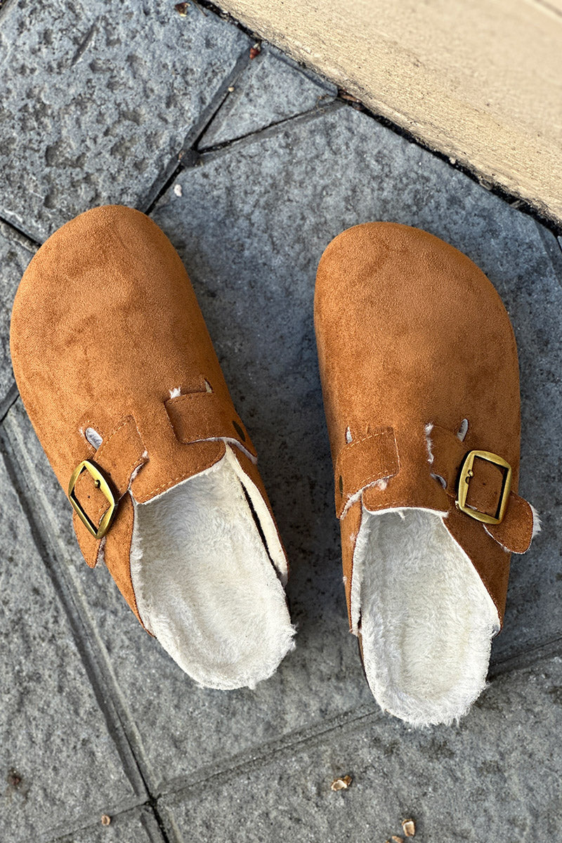 Mules sabots fourrées suédine camel avec boucle réglable