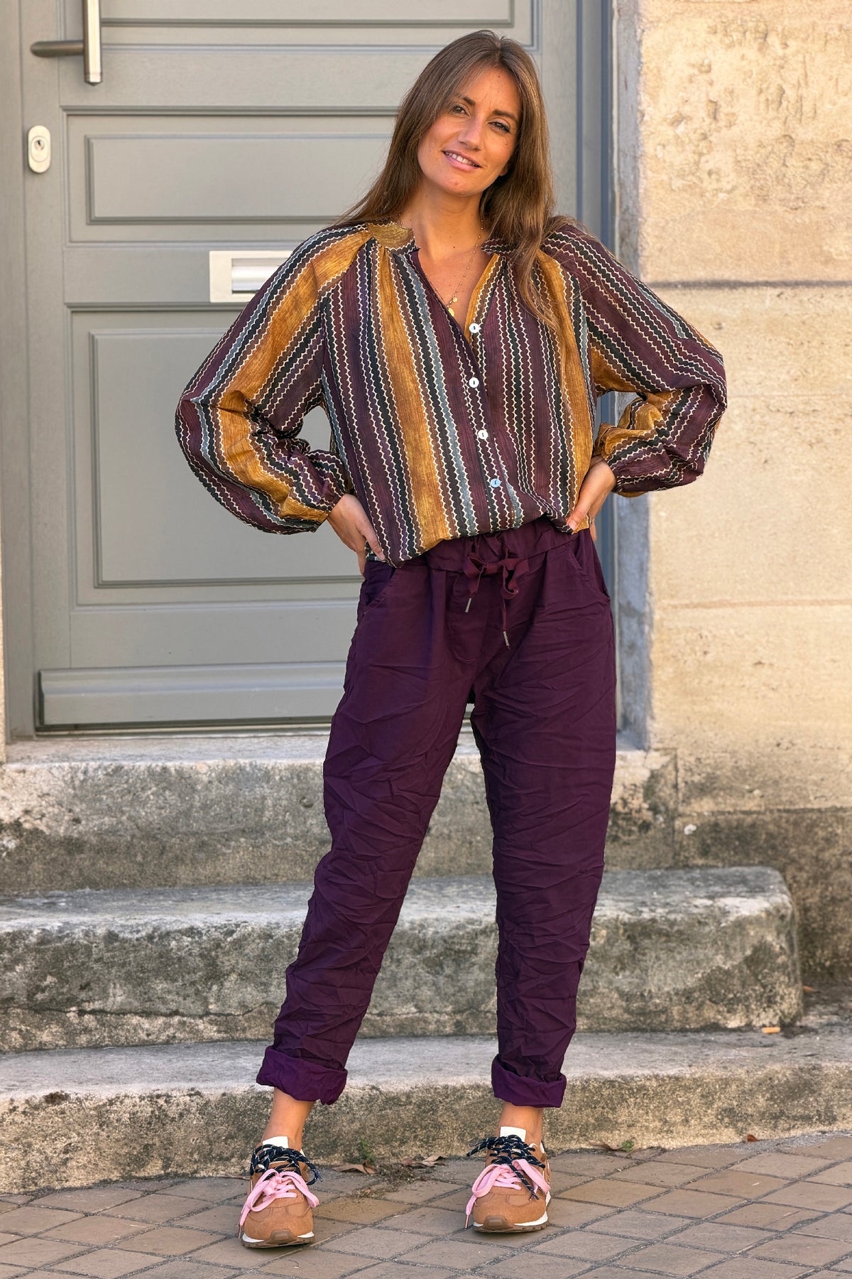 Pantalon confort aubergine en toile stretch etoile brillante paillettes