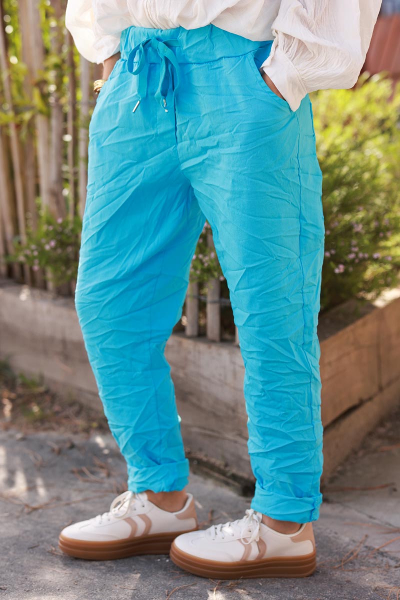 Pantalon confort bleu azur en toile stretch étoile brillante paillettes