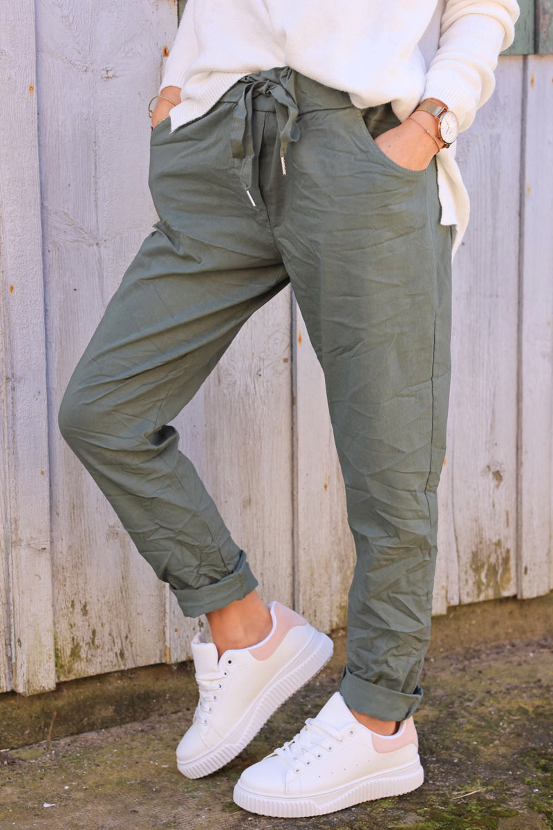 Pantalón confort caqui de lona elástica con estrellas brillantes y purpurina