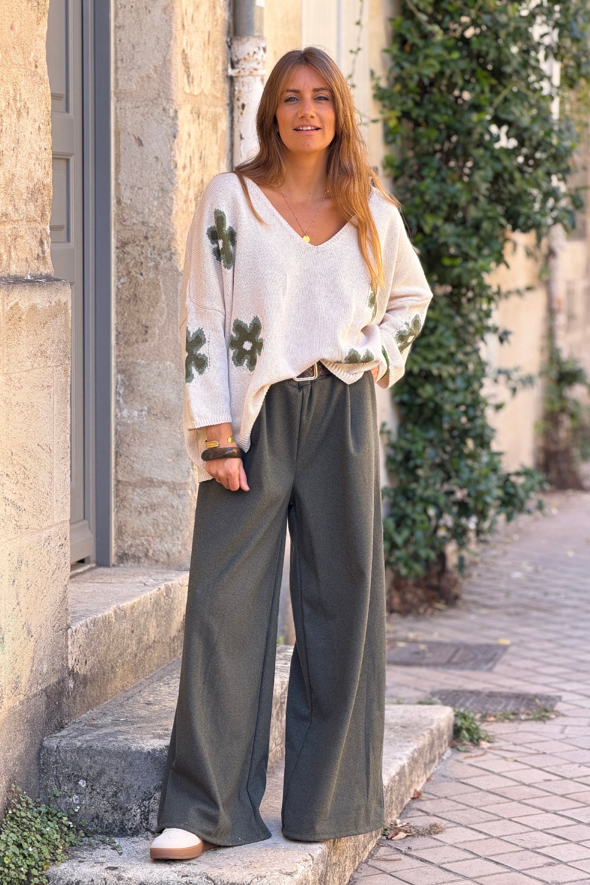 Pantalon duveteux kaki large motif chevrons taille élastique avec ceinture simili tressée