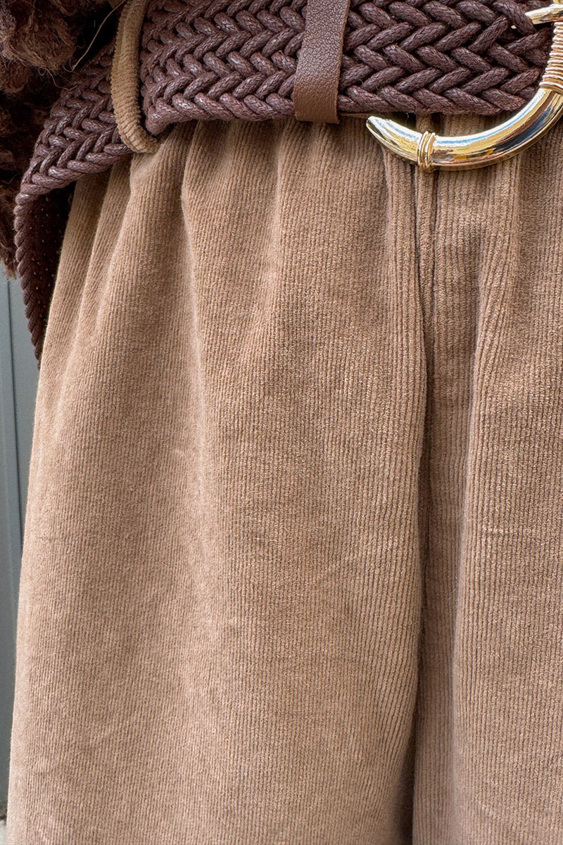 Pantalon en velours côtelé camel stretch coupe large wide leg avec ceinture tressée