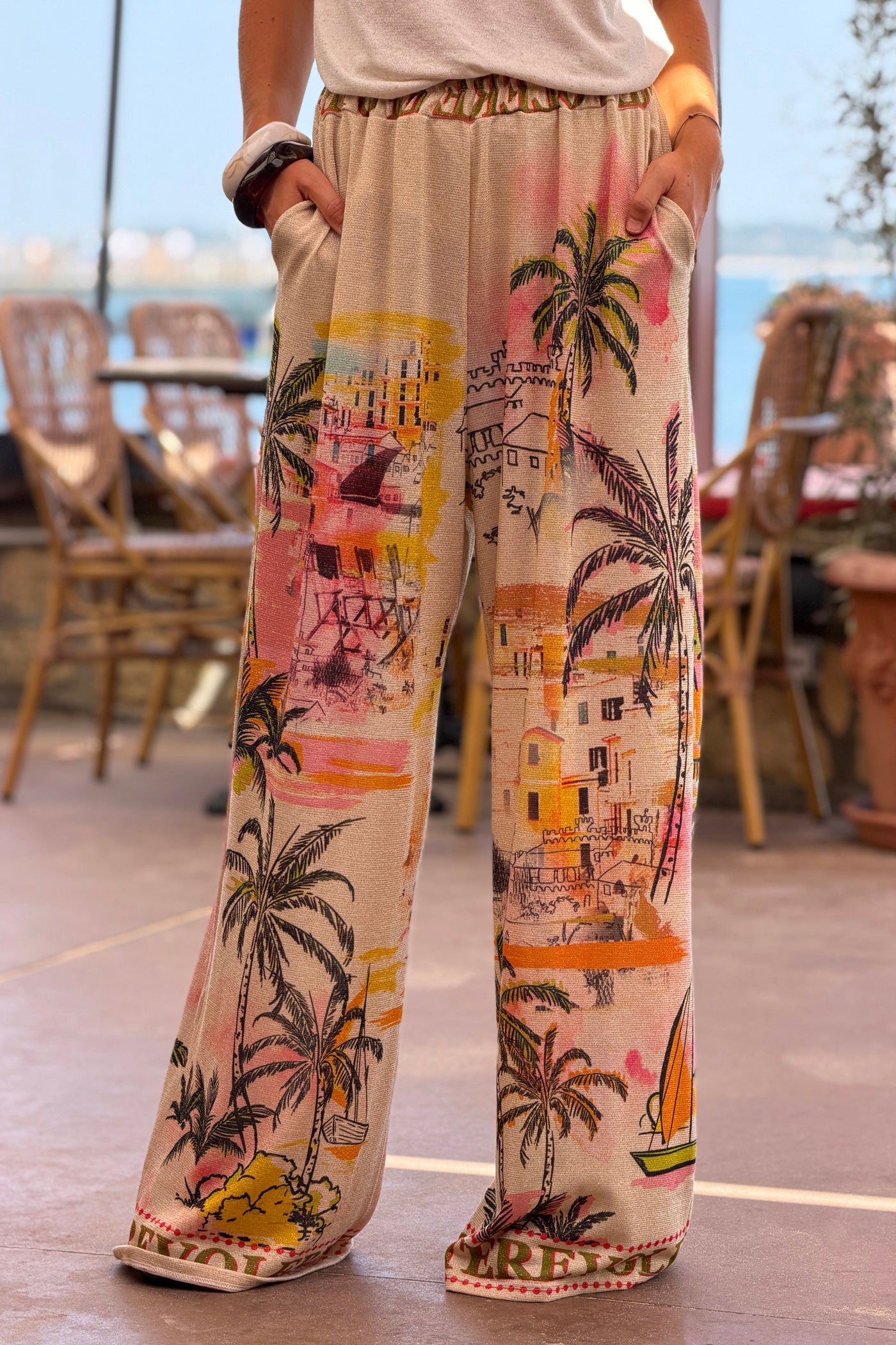 Pantalon fluide beige brillant lurex imprimé palmiers et voiliers taille élastique
