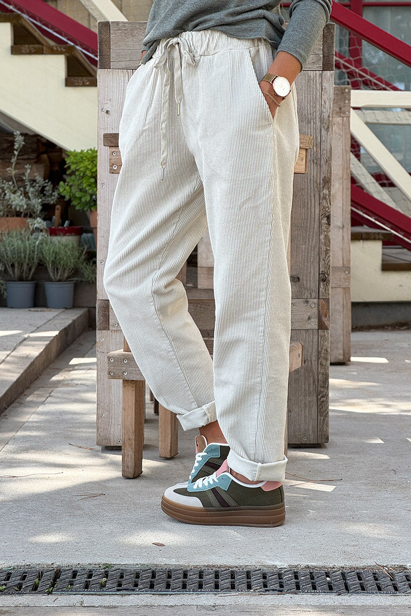 Pantalon grège en velours côtelé coupe droite ceinture élastique avec cordon