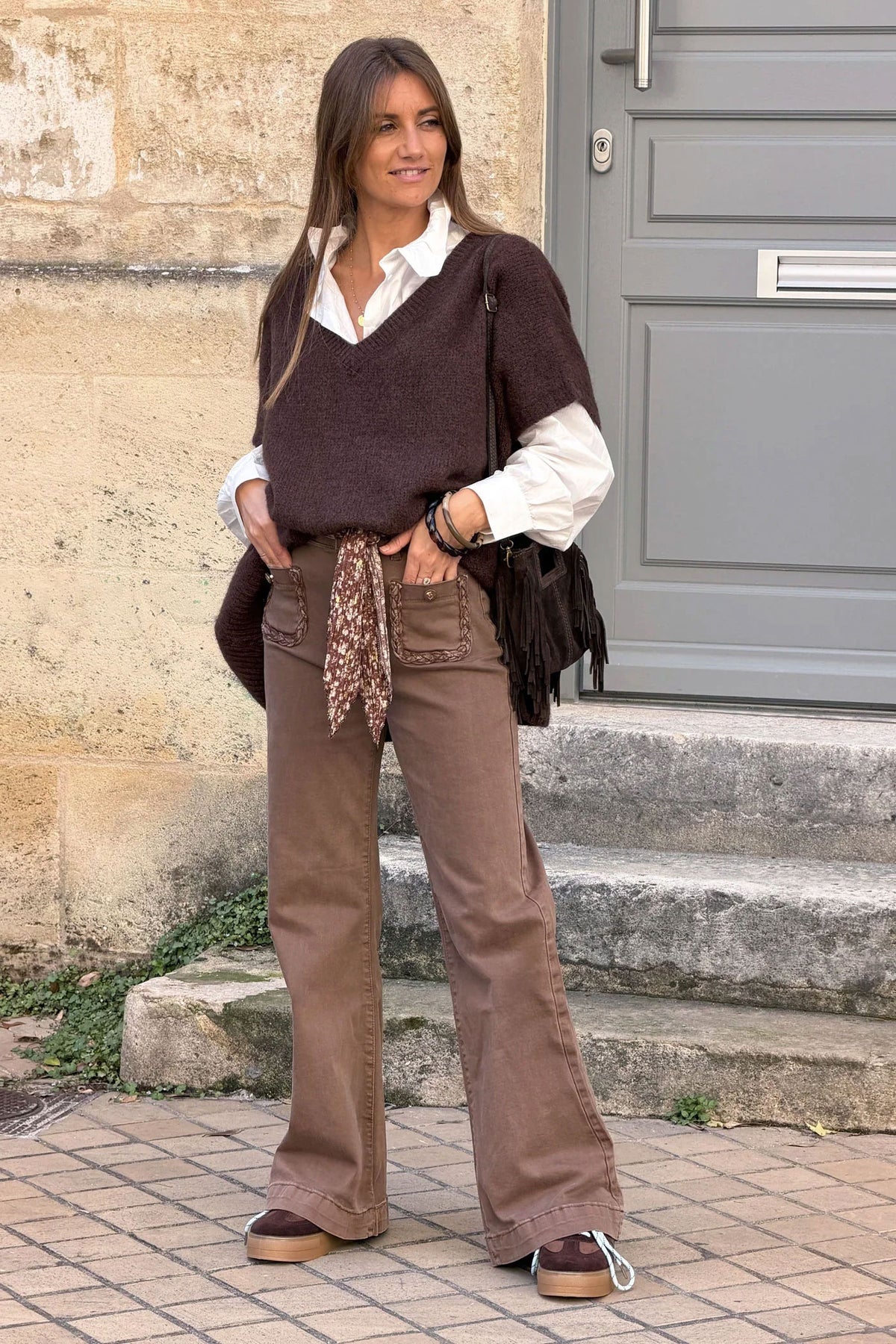 Pull sans manches large et moelleux marron en mohair col v côtelé