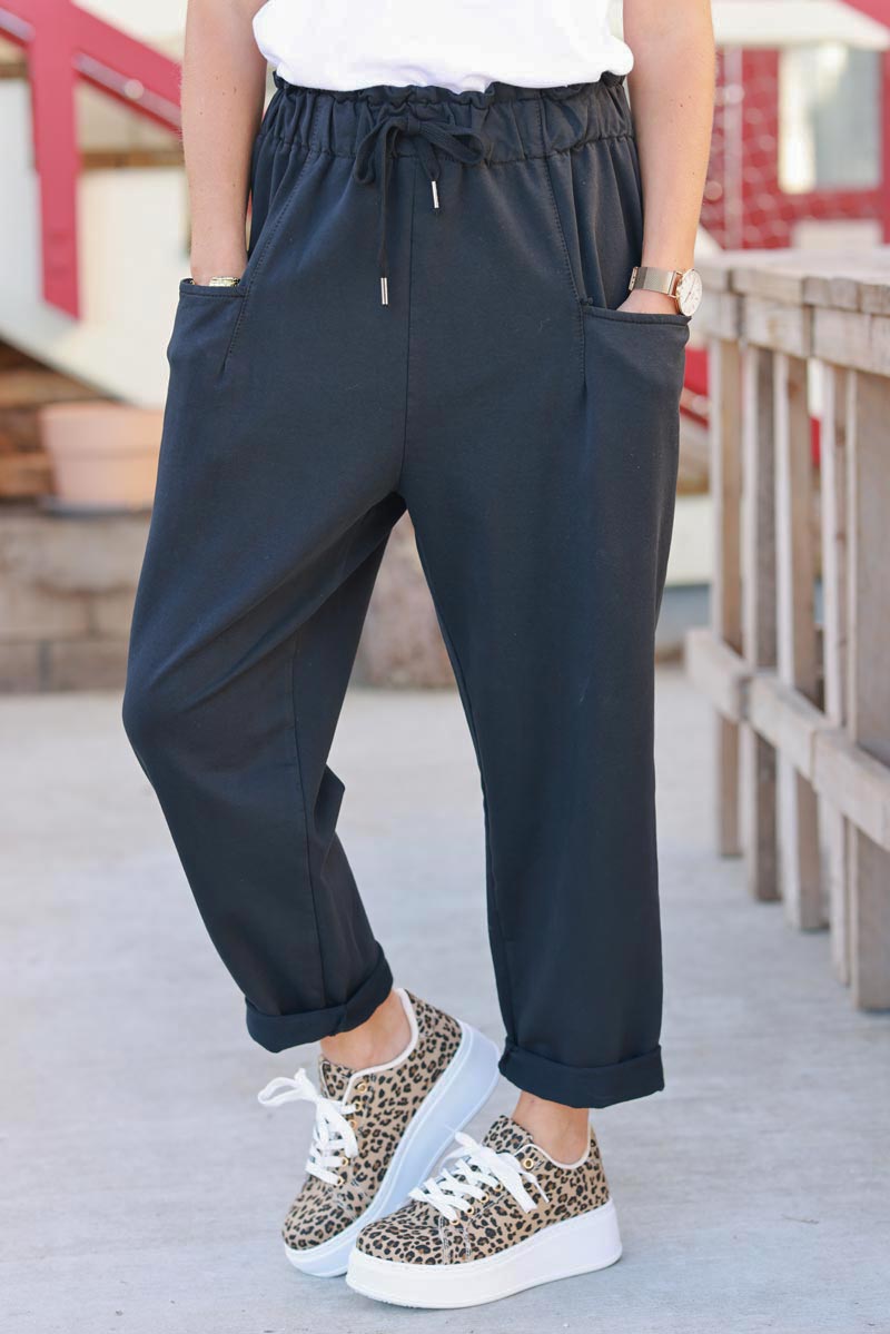 Pantalón de jogging negro estilo paperbag con cintura elástica y bolsillos