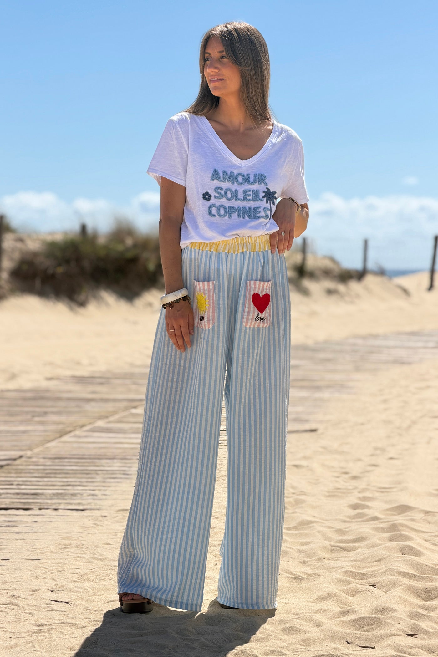 Pantalon large et fluide à rayures bleu poches broderie soleil et cœur