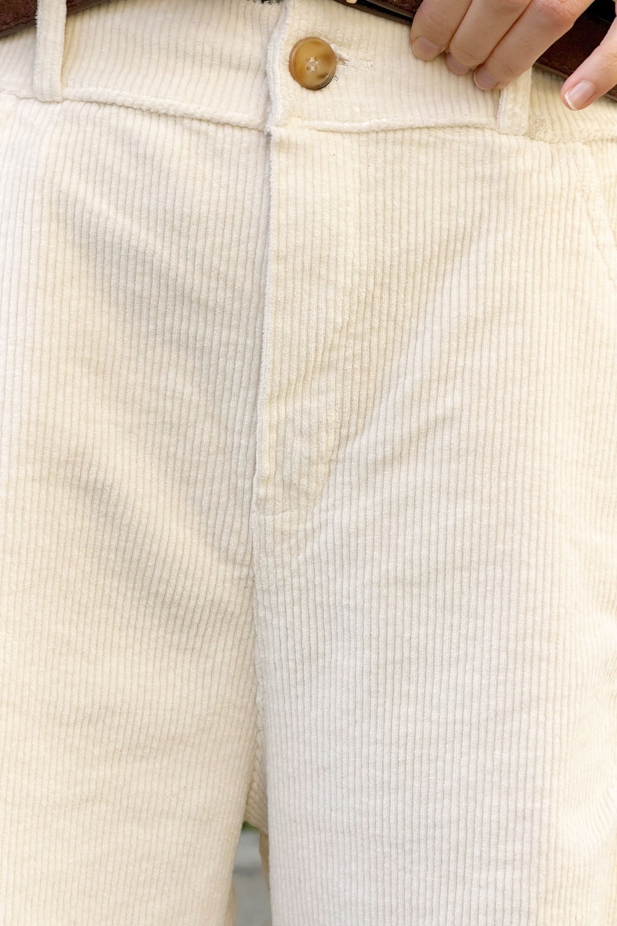 Pantalon stretch et confort beige en velours côtelé coupe barrel