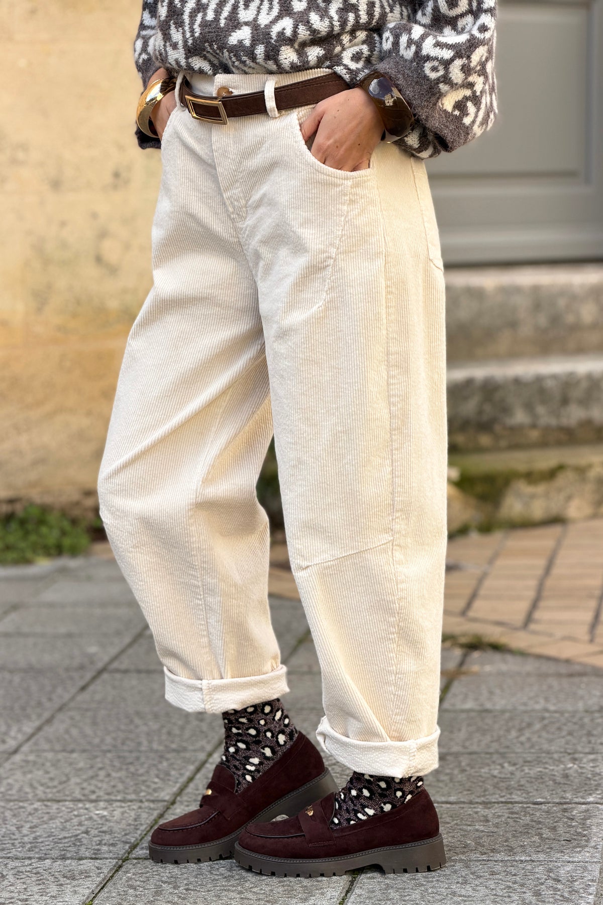 Pantalon stretch et confort beige en velours côtelé coupe barrel