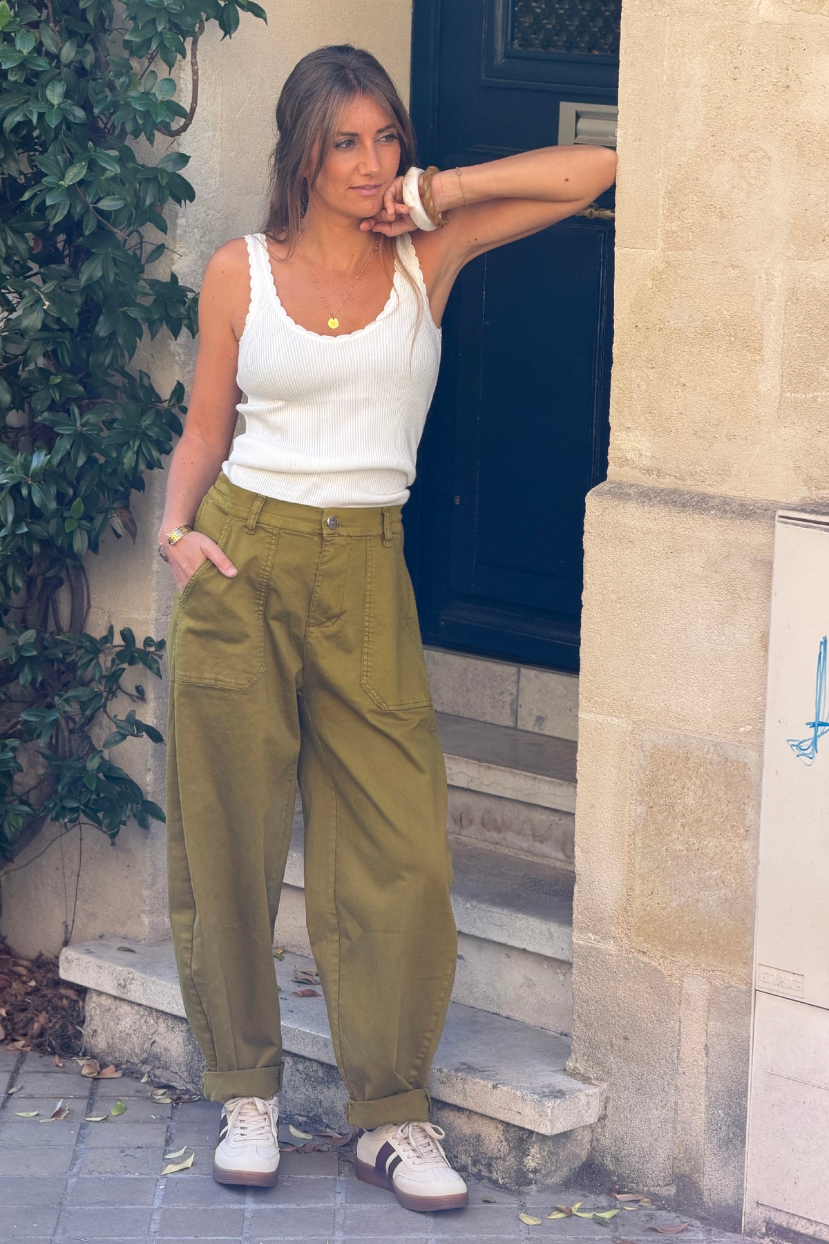 Pantalon stretch vert olive coupe barrel grandes poches